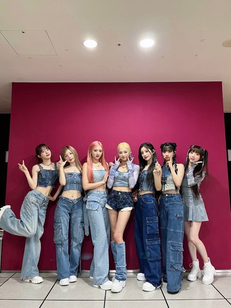 El7z Up, Everyday Outfit Inspirations, Queendom Puzzle, 2020s Fashion, Race Outfit, Jang Yeeun, Pop Outfits, Denim And Diamonds, Birthday Projects