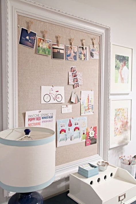 Bulletin Board Ideas For Home, Diy Art Desk, Diy Bulletin Board Ideas, Art Desk For Kids, Board Ideas For Bedroom, Cork Board Ideas For Bedroom, Office Bulletin Board Ideas, Pinboard Ideas, Cork Board Ideas