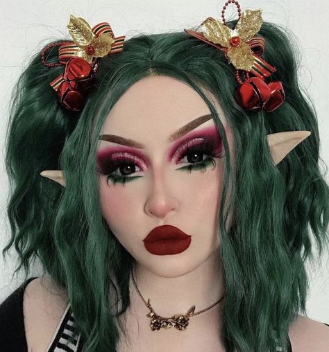 Edgy Christmas Makeup, Goth Holiday Makeup, Goth Christmas Makeup Looks, Alternative Christmas Makeup, Christmas Gore Makeup, Christmas Drag Makeup, Dark Christmas Makeup, Spooky Christmas Makeup, Grunge Christmas Makeup