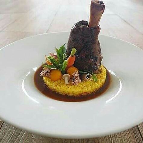 Gourmet Lamb, Fancy Food Presentation, Lamb Shank Recipe, Food Presentation Plates, Gourmet Food Plating, Lamb Shank, Lamb Dishes, Gourmet Dinner, Fine Dining Recipes