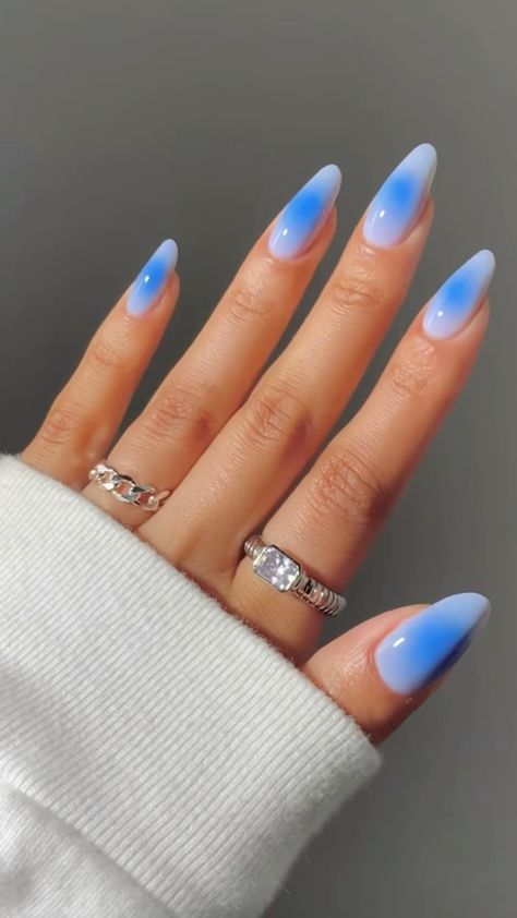 Cute Nail Designs Ombre, Blue Aroura Nails, Light Blue Airbrush Nails, Cute Nail Inspo 2024, Blue Gradient Nails Acrylic, Summer Nails Inspo 2024 Blue, Nail Inspo Aura Nails, Blue Aura Nails Almond, Blue And Orange Aura Nails