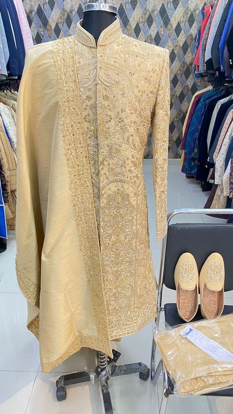 Outfit For Wedding Indian, Golden Sherwani Grooms, Groom Outfit For Wedding, Sherwani For Groom Wedding, Groom Wedding Sherwani, Outfit For Wedding, Indian Sherwani, Sherwani For Groom, Groom Sherwani