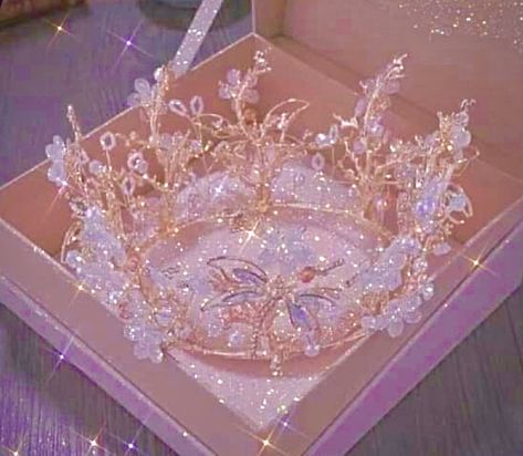 pink aesthetic Arte Glitter, Pink Princess Aesthetic, Crown Aesthetic, Glitter Photography, Queen Aesthetic, Pink Crown, Royal Aesthetic, Beautiful Tiaras, Kampot