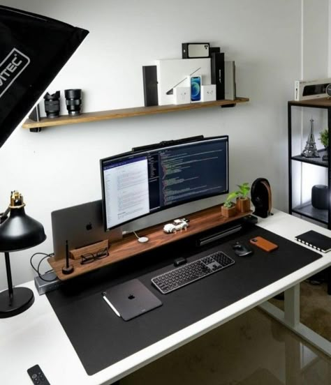 Clean Desk Setup, Minimalist Office Desk, Office Desk Set, Home Office Set Up, Minimal Desk, Desk Aesthetic, Clean Desk, Computer Desk Setup, Home Studio Setup