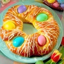 Recipe: Cuban Bakery-Style Pineapple Cake with Pineapple Filling (cooked filling, 1980's) - Recipelink.com Easter Egg Nest, Easter Bread Recipe, Italian Easter Bread, Easter Fun Food, Cream Cheese Coffee Cake, Italian Easter, Egg Nest, Braided Bread, Easter Bread