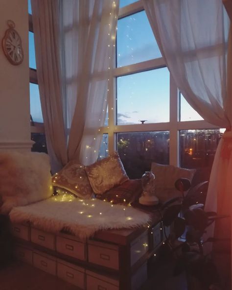 Bay Window Reading Nook, Window Reading Nook, Window Nook, Aesthetic Bedroom, Book Nooks, Bedroom Inspo, Bay Window, For Lovers, Reading Nook