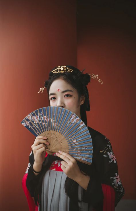 women holding a fan in a room photo – Free Human Image on Unsplash Fan Reference, Dance Pose, Fan Drawing, Image Model, Dress Stand, White Lilies, White Floral Dress, Woman Standing, Man Photo