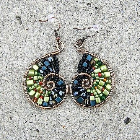 Earrings Inspiration, Work Jewelry, Wire Wrapped Earrings, Beaded Dangle Earrings, Diy Schmuck, Beads And Wire, Bijoux Diy, Wire Earrings, Jewelry Creation