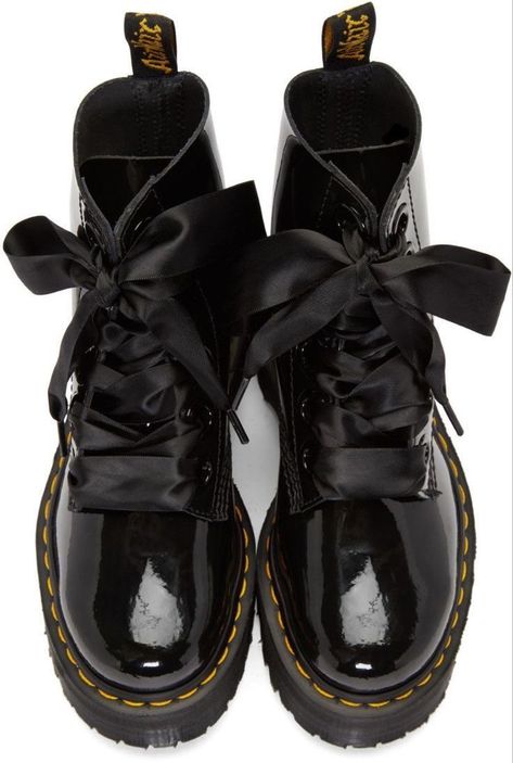 Ribbon Logo, Boots Ideas, Doc Martens Boots, Patent Boots, Dr Martens Black, Dr Martens Boots, Shoe Inspo, Platform Ankle Boots, Carrie Bradshaw