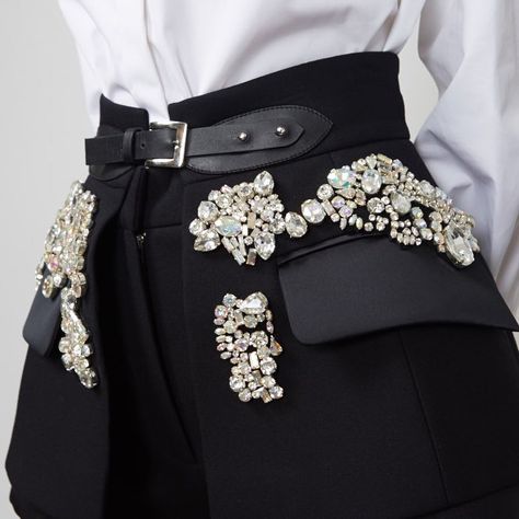 Dice Kayek on Instagram: “Embellished Skirt-Belt ✨#inDiceKayek” Gaun Abad Pertengahan, Styling Portfolio, Dice Kayek, Embellished Skirt, Inspiration Mode, Fashion Mode, Looks Style, Mode Inspiration, Style Guide