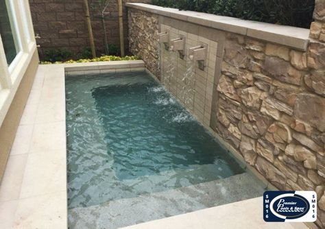 Beautiful Back Yards, Small Fiberglass Pools, Ideas For Backyard Patio, Lap Pools Backyard, Geometric Pools, Jacuzzi Pool, Small Pool Ideas, Small Inground Pool, Backyard Landscapes