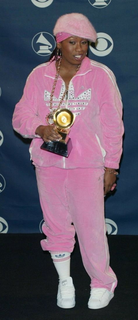 Missy Elliot Miss Elliot 90s, Missy Elliot 2000s, Missy Elliot Fashion, Rap Fashion Women, Missy Elliot Aesthetic, Miss Elliot, Missy Elliot 90s Fashion, Missy Elliot 90s, 2000s Inspired Outfits