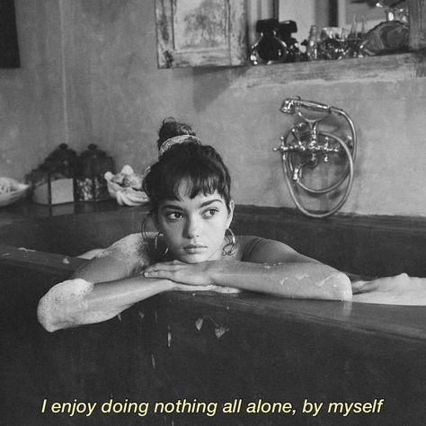 #mindyourself on Instagram: “Do you? 🖤 #mindyourself via @lost.in.pieces Check the link in bio for new arrivals!” Bathtub Photography, Inka Williams, Film Photography 35mm, Shoot Film, Black And White Film, Photoshoot Concept, Branding Photoshoot, Fine Art Photo, Cute Poses