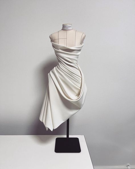 A little throwback this weekend of an old draping. I love creating sharp shoulders - I feel like it subconsciously empowers the wearer and… | Instagram Drapping Dress Ideas, Sharp Shoulders, Draping Dress, Draping Techniques, Fashion Draping, Pattern Draping, Draping Fashion, Iconic Dresses, Quirky Fashion