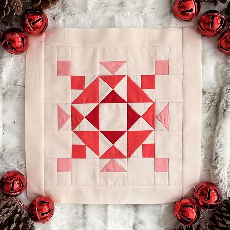 It’s Day 7️⃣ of the Quiltmas Spectacular and Quiltmas Elf Amanda @broadclothstudio has brought to you this quintessential wintery classic Snow Quartz Quilt Block. ❄️ We’re more than half-way through #QuiltmasSpectacular – if you haven’t already, be sure to sign up for the Quiltmas newsletter so you don’t miss out on the 12 free quilt block patterns. Link in bio to get yours! ⛓️ -- Quiltmas Spectacular 2023 Day 7 Pattern designed and photo by Amanda of @broadclothstudio #SnowQuartzQuilt... Snow Quilt Block, Free Quilt Block Patterns, Snow Quartz, Quilt Block Patterns Free, Cozy Quilts, Block Patterns, Modern Quilt Patterns, Traditional Quilts, Free Quilting