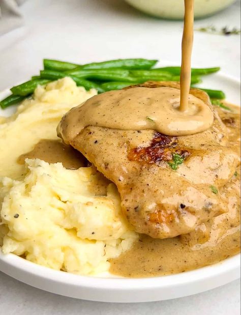 Easy Creamy Garlic Chicken Creamy Garlic Chicken Crockpot, 30 Minute Meals Chicken, Garlic Chicken Breast Recipes, Easy Chicken Tetrazzini, Creamy Garlic Chicken Recipes, Mains Recipes, Restaurant Copycat Recipes, Batch Baking, Restaurant Copycat