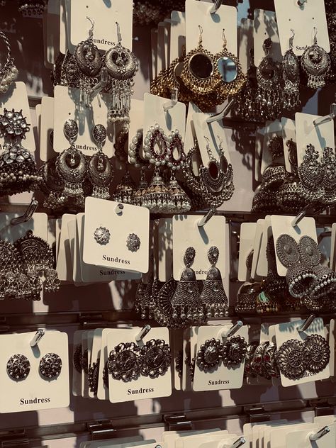 What Jhumka, Indian Things, Aesthetic Layout, Desi Aesthetic, Indian Aesthetic, Aesthetic Stuff, Pretty Jewellery, Desi, Layout