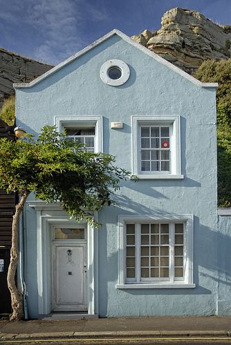 Uk Buildings, Hastings East Sussex, Exterior House Colors Stucco, House Uk, Stucco Homes, Blue Cottage, Cute House, East Sussex, Exterior House Colors