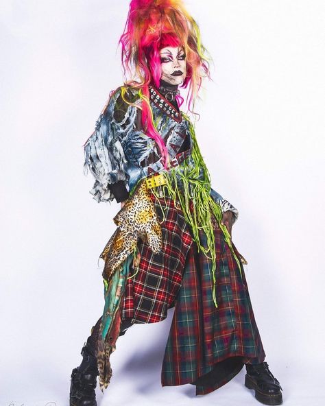 Colourful Punk Fashion, Maximalistic Fashion, Dark Maximalism Outfits, Chaotic Fashion, Monster Fashion, Queer Punk, Clown Party, Burlesque Costumes, Drag King