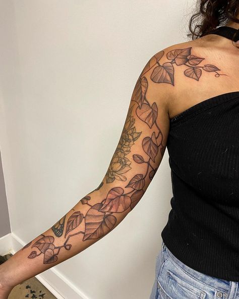 Matching Tattoos Travel, Vines And Flowers Tattoo Sleeve, Plant Around Arm Tattoo, Ivy Tattoo Sleeve, Upper Arm Tattoo Sleeve, Pathos Tattoo Sleeve, Vine Patchwork Tattoo, American Traditional Ivy Tattoo, Devils Ivy Tattoo