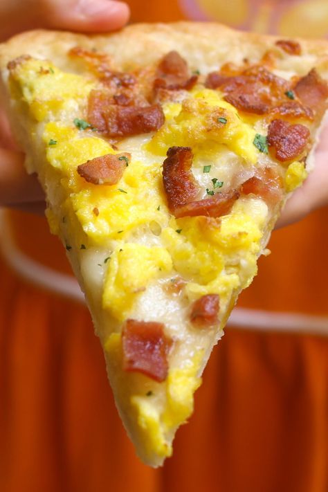 This easy Breakfast Pizza recipe begins with my homemade pizza dough, topped with crisp bacon bits, scrambled eggs and mozzarella cheese. With a few tips, you can make it fast to feed the whole family on busy mornings. Here you’ll learn everything to make the best bacon pizza! Eggs Cheese Breakfast, Kid Friendly Breakfasts, Menu Sarapan Sehat, Breakfast Pizza Recipe, Bacon Pizza, Bacon Egg And Cheese, Bacon Breakfast, Pizza Recipes Homemade, Homemade Breakfast