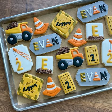 Emily Perkins (@thecookiedesigner) • Instagram photos and videos Truck Cookies Decorated, Emily Perkins, Truck Cookies, Construction Cookies, Construction Birthday Parties, Birthday Party Theme Decorations, Construction Birthday, Cookies Decorated, Dump Trucks