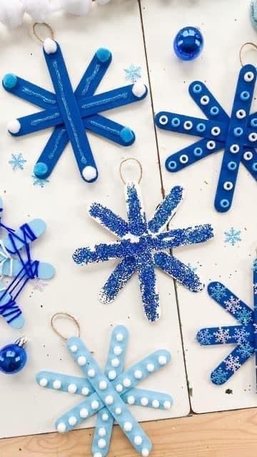 Snowflake Making, Stick Ornaments, Toddler Craft, December Crafts, Snowflake Craft, Paper Snowflake, Preschool Christmas Crafts, Toddler Arts And Crafts, Christmas Arts And Crafts