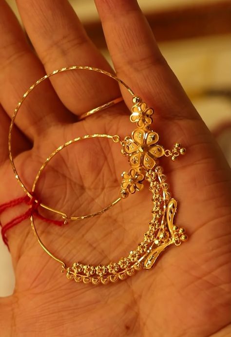 Bengali Nath Designs, Nose Ring Jewelry Indian Bridal, Bridal Nath Designs In Gold Simple, Nathunia Gold Design, Nathni Designs Gold, Gold Nath Designs Indian Simple, Gold Nathni Designs, Gold Nose Rings Bridal, Wedding Jwellery Brides Indian