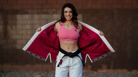 Mackenzie Dern, Female Mma Fighters, Mma Girls, Martial Art Uniform, Female Martial Artists, Karate Girl, Martial Arts Women, Mma Women, Mma Fighters