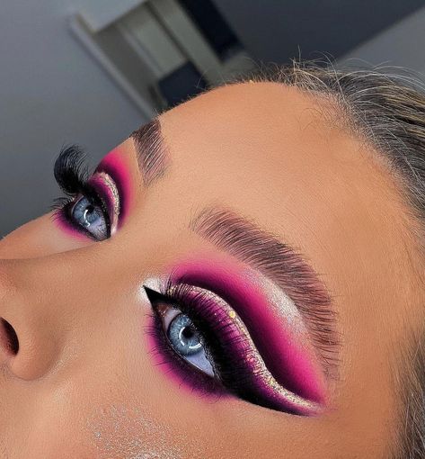 Bea Makeup, Catwalk Makeup, Seductive Makeup, Vibrant Makeup, Bold Eye Makeup, Drag Queen Makeup, Holiday Makeup Looks, Pink Eye Makeup, Pink Skies