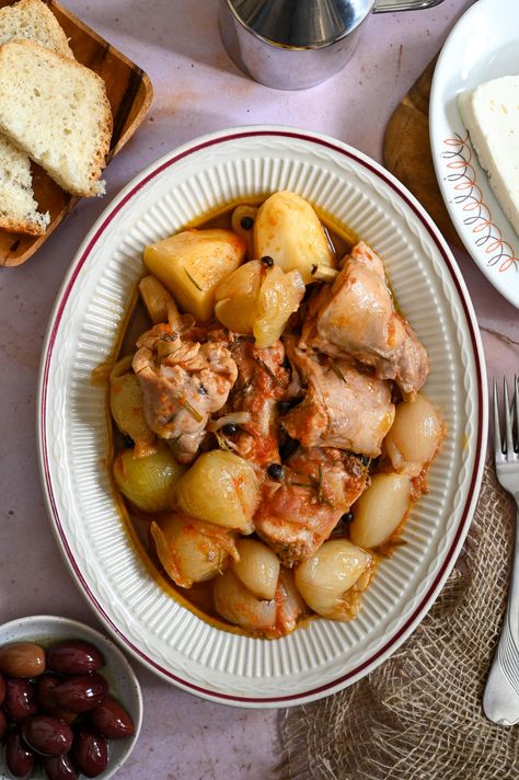 Rabbit Recipe, Rabbit Meat, Rabbit Stew, Greek Recipe, Rabbit Food, Greek Food, Homemade Sauce, Fresh Rosemary, Red Wine Vinegar