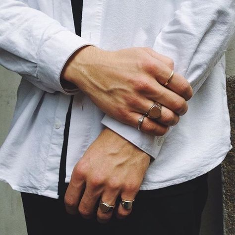 A nice mix of Tom Wood finger candy by @eskeinterior #tomwood #signetring #classicband #snakering #regram Black Wedding Bands, Tom Wood, Edgy Accessories, Expensive Gifts, Mens Rings Fashion, Nail Ring, Wood Ring, Oct 11, Finger Rings