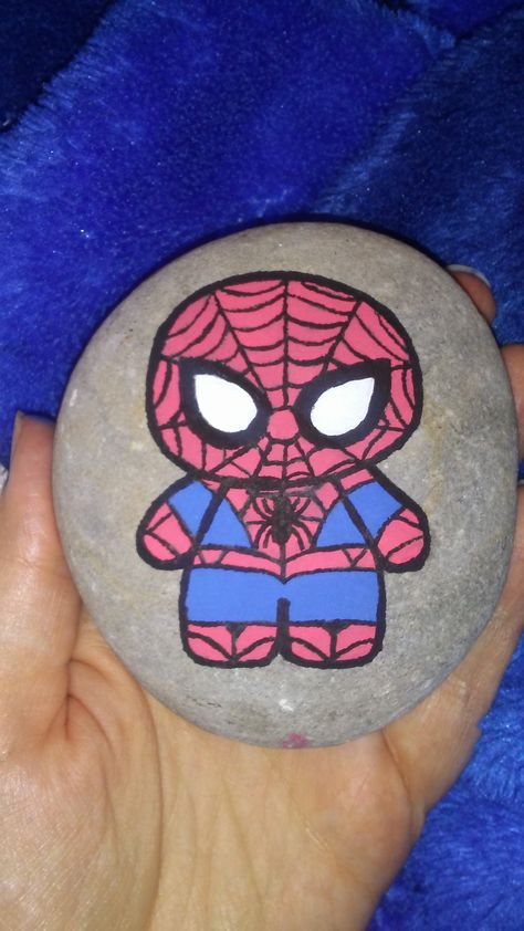 Marvel Rock Painting, Spiderman Rock Painting Ideas, Hulk Rock Painting, Superhero Rock Painting, Painted Rocks Spiderman, Hulk Painted Rock, Cute Painted Rocks, Cute Rock Painting, Pebble Rock Art