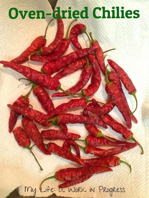 How to dry whole chillies or chilies in the oven- My Life: A Work in Progress Tim Hortons Chili, Tim Hortons Chili Recipe, Chillies Recipes, Hot Pepper Recipes, Thai Peppers, Dried Red Chili Peppers, Thai Chili Pepper, Dried Chili Peppers, Dehydrated Foods