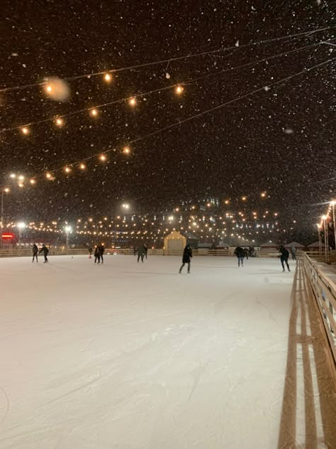 Ice Skating Winter, Skating Aesthetic, Snow Activities, Snow Falling, Warm Tights, Best Winter Outfits, Ice Rink, I Love Winter, Winter Inspo