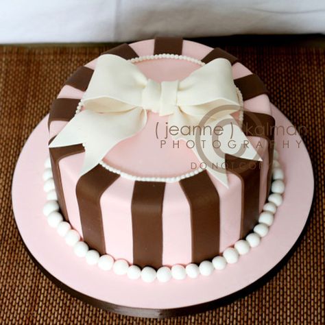 Pink and Brown Cake by The Well Dressed Cake, via Flickr Pink And Brown Cake, Hat Box Cake, Brown Cake, Fondant Cakes Birthday, Birthday Cake Designs, White Birthday Cakes, French Cake, Girly Cakes, 60th Birthday Cakes