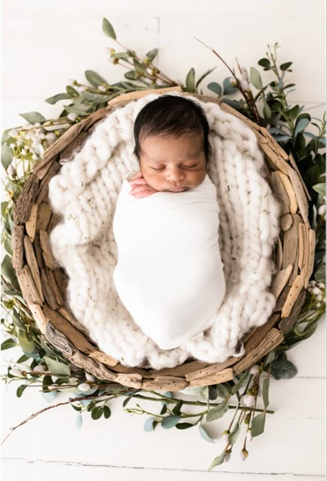 #babyphotos #baby #babyphotography Newborn Theme, Newborn Boy Photos, Studio Newborn Photography, Inspi Photo, Toddler Pictures, Newborn Photos Boy, Baby Boy Newborn Photography, Hospital Photography, Newborn Photography Boy