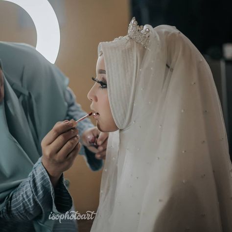 Akad Nikah Mb iendo ... Pager Ayu, Wedding Dekorasi, Price List, Of Ideas, Wedding Makeup, Henna, Wedding Photos, Make Up, Makeup