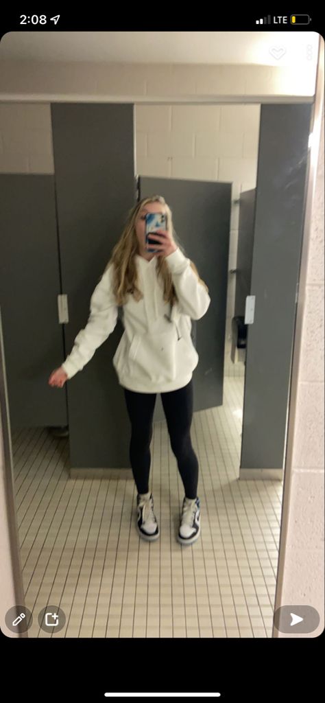 Fits With Jordans, White Hoodie Outfit, Nike Hoodie Outfit, Hoodie Jordan, White Nike Hoodie, Jordan 1 Outfit, Jordan Outfit, Black Leggings Outfit, Leggings Hoodie