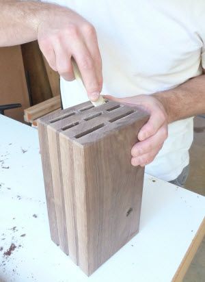 sand-the-interior diy knife block Knife Block Ideas, Wooden Knife Holder, Knife Block Diy, Block Plan, Knife Blocks, Diy Knife, Wooden Knife, Knife Rack, Wood Crafting Tools