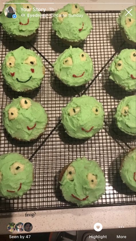 #frog #frogsofinstagram #cupcakes #cupcakeideas #cupcakedecoratingideas #icing #instagramstories #instagramstoryideas #ig #igstory #instagram #instagramhighlights #aesthetic #baking #indie #indieaesthetic Cupcakes Decoration Aesthetic, Froggy Cupcakes, Frog Cakes Aesthetic, Frog Baking, Frog Cake Aesthetic, Frog Baking Ideas, Frog Dessert Ideas, Frog Cupcakes, Indie Aesthetic