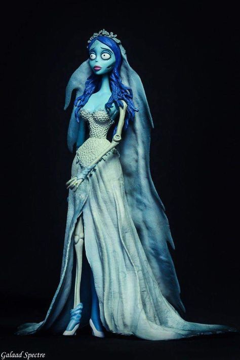 Corpse Bride Character Design, Corpse Bride Full Body Picture, Corpse Bride Clay, Corpse Bride Characters, Tim Burton Costumes, Corpse Bride Doll, Corpse Bride Dress, Tim Burton Personajes, Emily Corpse Bride