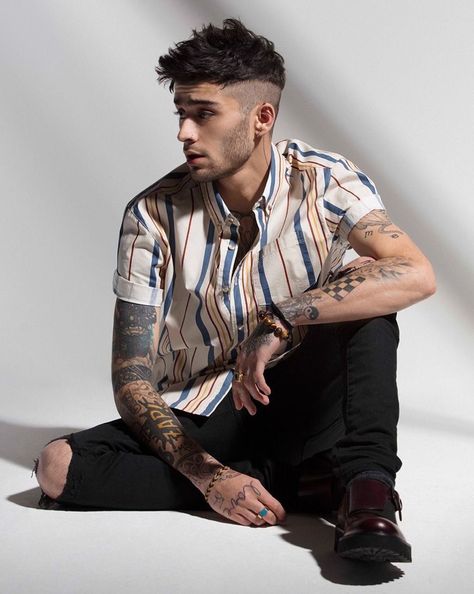 Hairstyles Zayn, Zayn Malik Photoshoot, Zayn Malik Tattoos, Zany Malik, Zayn Malik Hairstyle, Zayn Malik Video, Zayn Malik Style, Zayn Malik Photos, Zayn Malik Pics