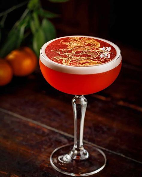 Cocktail Society 🍸 on Instagram: “„Rising Dragon“ •  Monkey shoulder whiskey Fresh pineapple juice  Yuzu wine Pomegranate syrup Egg white • From @chris_gora_fnb At…” Chinese Bar, Fresh Pineapple Juice, Pomegranate Syrup, New Year's Drinks, Chinese New Year Cookies, Mixology Bar, New Years Cocktails, Chinese New Year Food, Chinese New Year Dragon