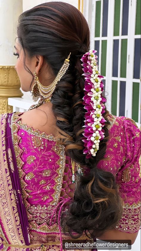 South indian bridal haid do messy hairdo Simple Messy Hairstyles, Messy Braided Hairstyles Indian, Hairstyles South Indian, Braided Hairstyles Indian, Messy Braided Hairstyles, Indian Videos, Messy Braids, Baby Learning Activities, Dutch Braid