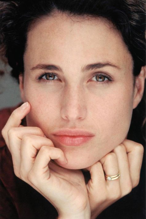 Andie Macdowell Hair, Id Picture, Andie Macdowell, Women Cosmetics, Julia Roberts, Salma Hayek, Famous Faces, Female Portrait, Style Icon