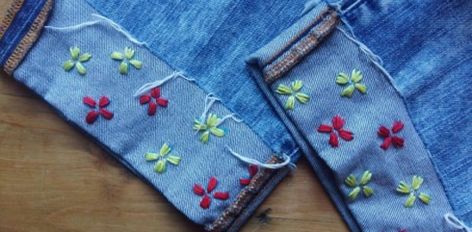 Embroidery On Jeans, Jeans Hem, Diy Embroidery Shirt, Embroidery Jeans Diy, Jeans Embroidery, Embroidery Workshop, Mending Clothes, Learning To Embroider, Diy Jeans