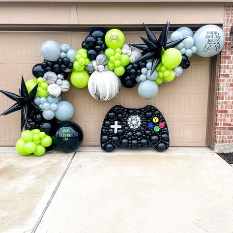 Level Up Birthday Party Decorations, Nintendo Decorations, Playstation Birthday, Minecraft Balloons, Nintendo Decor, Game Truck Party, Video Games Birthday Party, Fortnite Birthday, Gamer Birthday