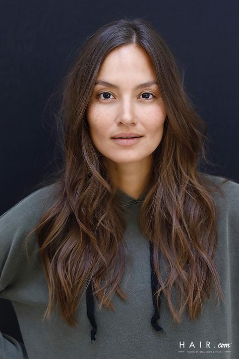 If you have long hair and can't be bothered by a high-maintenance look, these layered hairstyles are the way to go. Check out our full article to see which 3 looks celebrity stylist and brand ambassador for L'Oréal Professionnel, Ahn Co Tran, suggests. Ahn Co Tran Hair, Ahn Co Tran, Anh Co Tran, Celebrity Stylist, Layered Hairstyles, Celebrity Hair Stylist, Long Locks, Anne Marie, Hair Maintenance