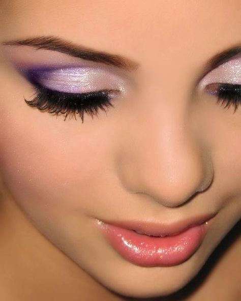 Purple eyeshadow love Lilac Eye Makeup, Lilac Eye, Quinceanera Makeup, Purple Eye Makeup, Long Eyelashes, Purple Makeup, Purple Eyeshadow, Make Up Looks, Purple Eyes